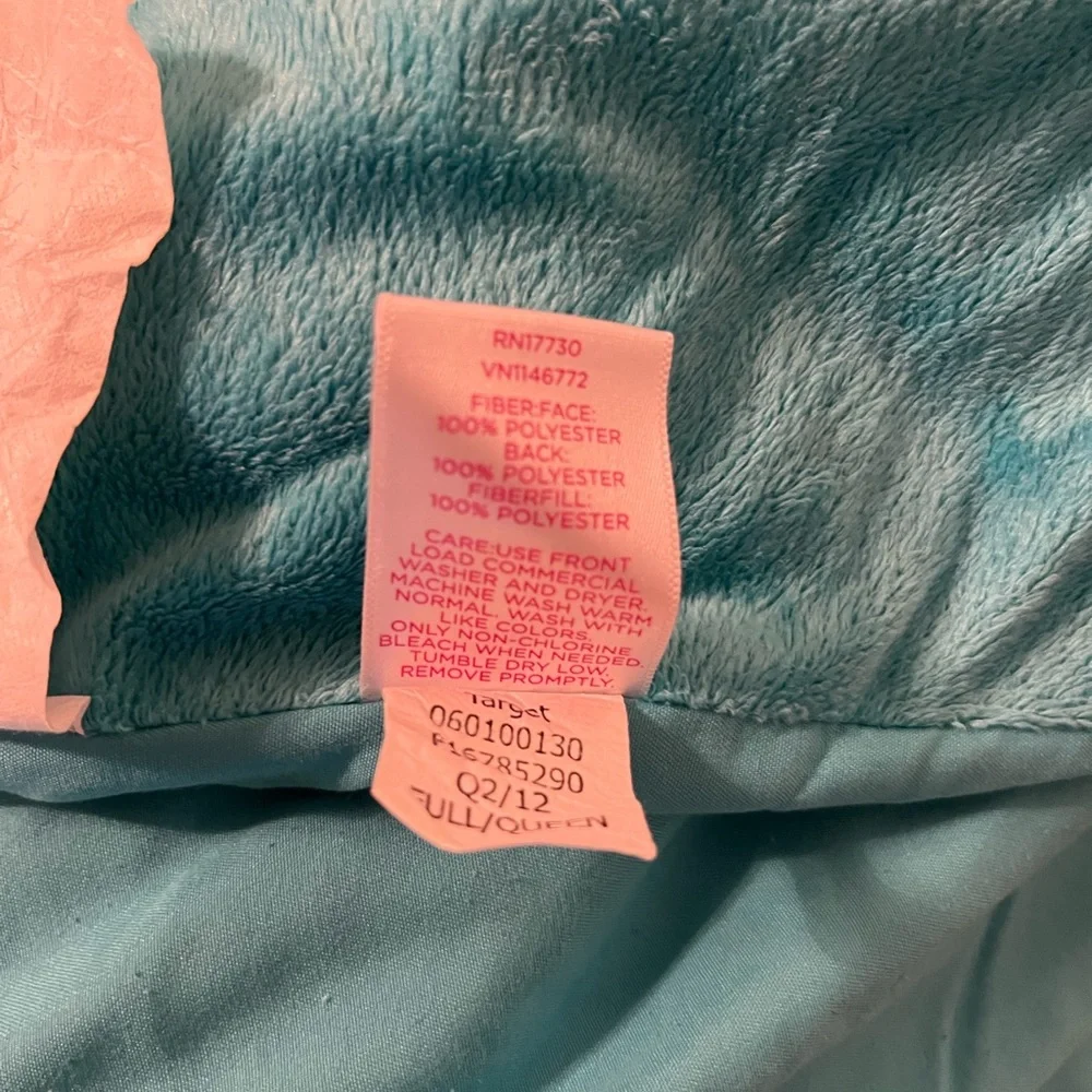 Full/Queen Comforter New Condition